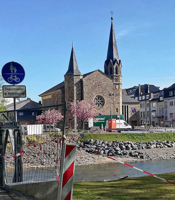 Die Martin­-Luther-­Kirche an der Ahr in Bad Neuenahr - nach dem Hochwasser.