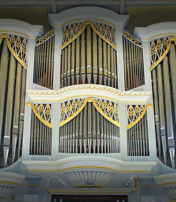 Böhme-Orgel (1822) in der Dorfkirche Langendorf (Sachsen-Anhalt) Böhme-Orgel (1822) in der Dorfkirche Langendorf (Sachsen-Anhalt)