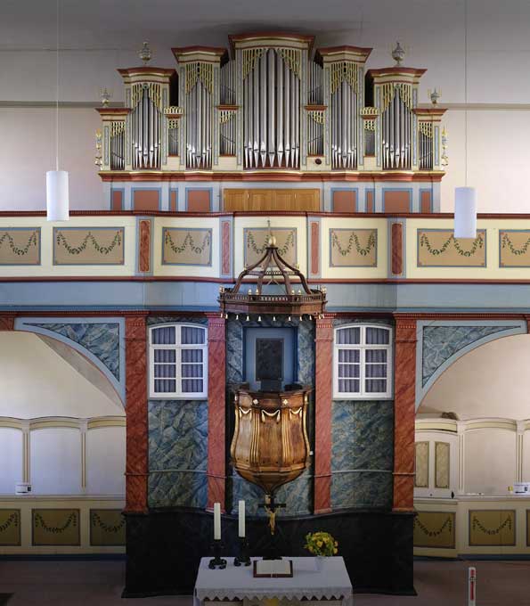 Bernhard-Orgel in der Dorfkirche Ober-Ohmen (Hessen) Bernhard-Orgel in der Dorfkirche Ober-Ohmen (Hessen)