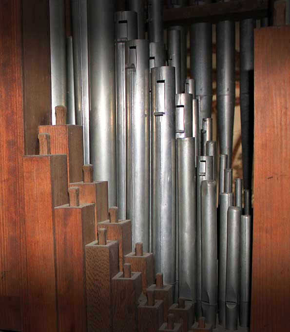 Lütkemüller-Orgel von 1896 in der Dorfkirche Wandlitz-Basdorf (Brandenburg) Lütkemüller-Orgel von 1896 in der Dorfkirche Wandlitz-Basdorf (Brandenburg)