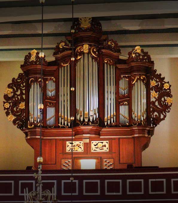 Müller/Rohlfs-Orgel (1799) in der Bonifatiuskirche Grossheide-Arle (Niedersachsen) Müller/Rohlfs-Orgel (1799) in der Bonifatiuskirche Grossheide-Arle (Niedersachsen)